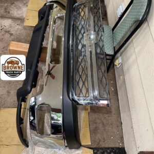 Alternative view of Chevy Silverado 2500 3500 hd front chrome bumper & grill
